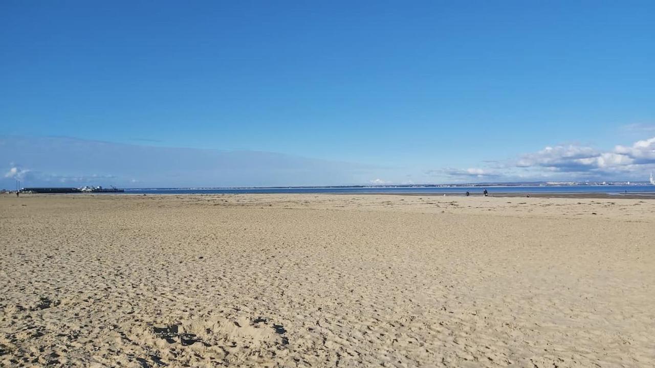 Anchor Down Cottage The Perfect Seaside Retreat Sleeps 4 Beach 2 Mins Ryde  Bagian luar foto